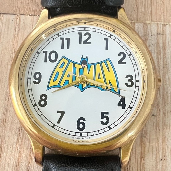 Vintage Fossil Batman Logo black leather watch NEW BATTERY - Picture 1 of 8